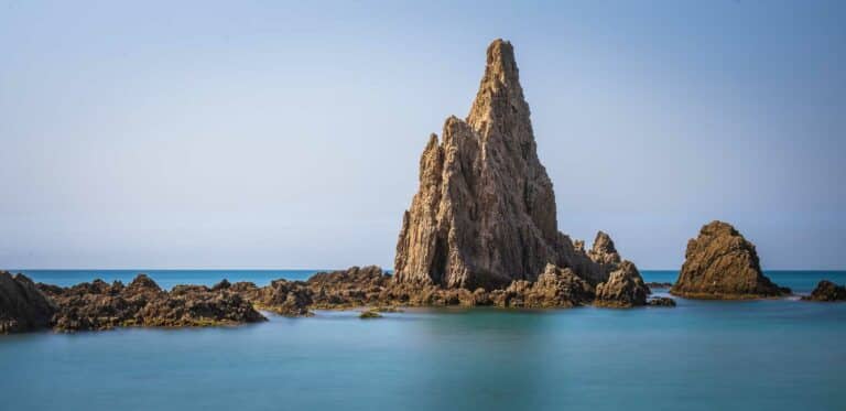 aisaje urbano del «faro de cabo de gata» y arrecife de las siren