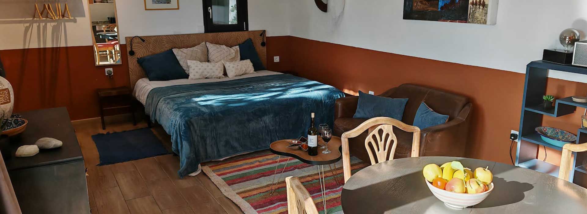 Bonito estudio renovado y equipado en un entorno tranquilo.